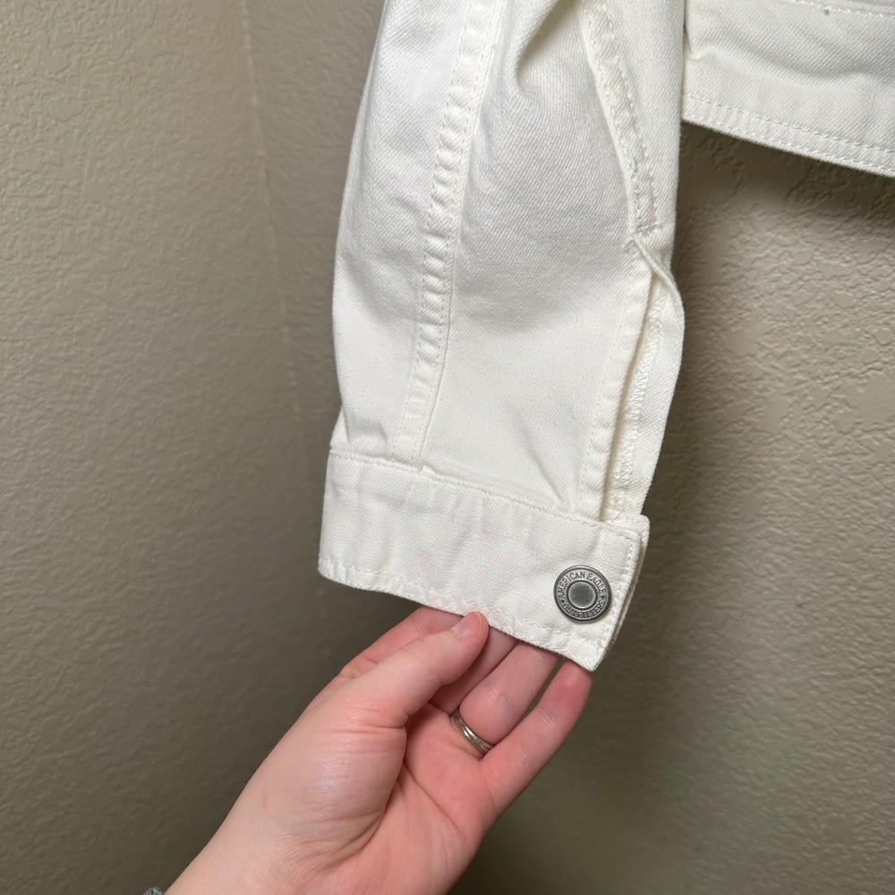 American Eagle Womens M Denim Jacket White Cropped Trucker Stretch Casual Spring - Picture 2 of 5